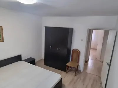 inchiriere apartament Sector 1, București dormitor cu oglinda